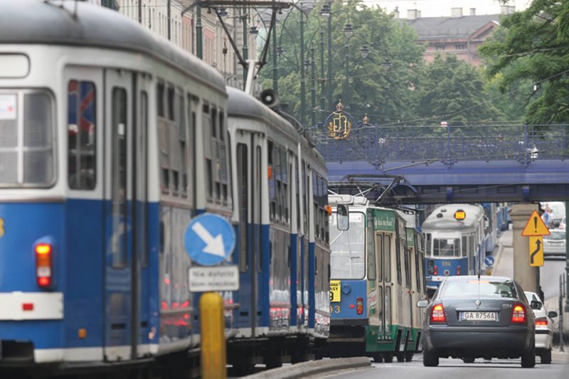 Chłopak spóźnił się na maturę z powodu zerwanej trakcji tramwajowej. Myśli o pozwaniu MPK