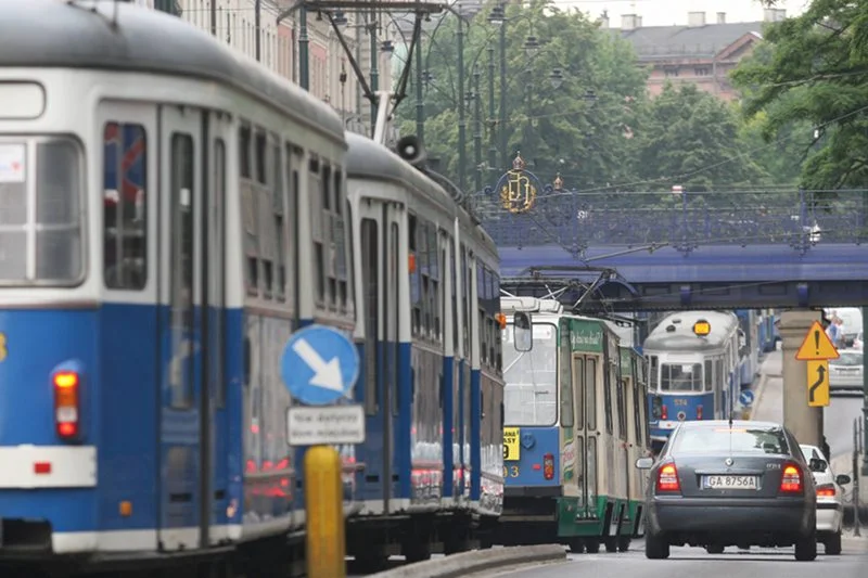 Chłopak spóźnił się na maturę z powodu zerwanej trakcji tramwajowej. Myśli o pozwaniu MPK