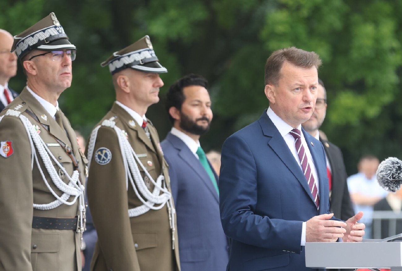 Andrzejczak i Piotrowski zrezygnowali. Znani wojskowi komentują ten wstrząs.