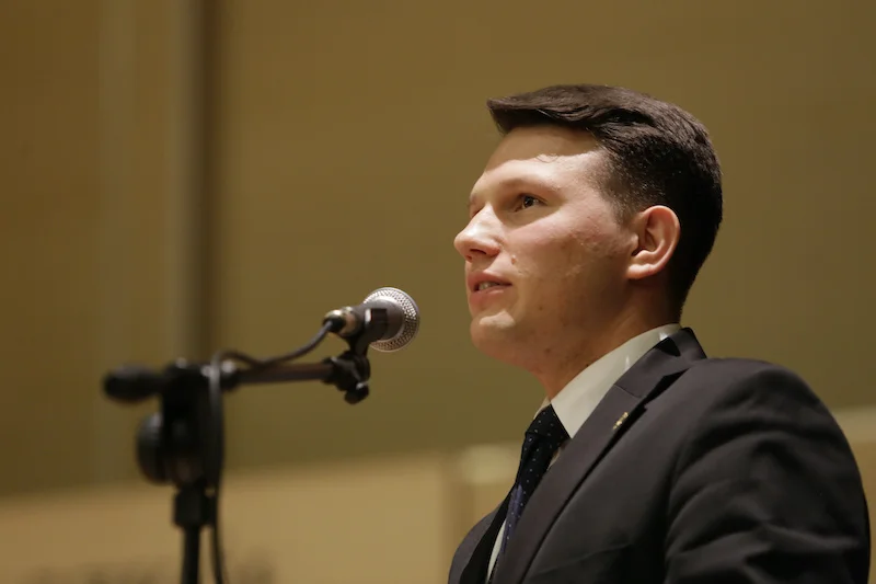 Sławomir Mentzen obraża młodych ludzi, którzy nie podzielają jego ideologii. Sławomir Mentzen obraża młodych ludzi, którzy nie podzielają jego ideologii.