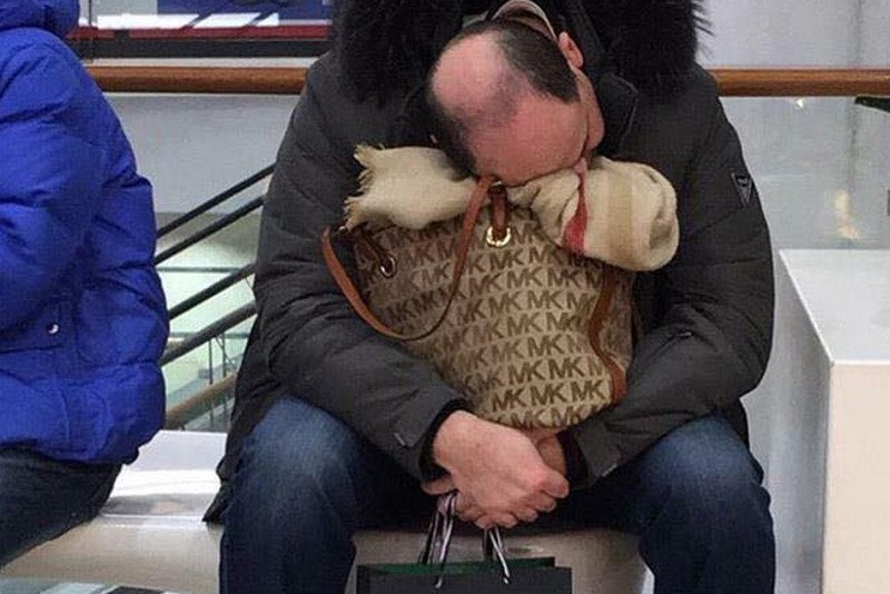 Mężczyźni na zakupach to ciekawy widok.