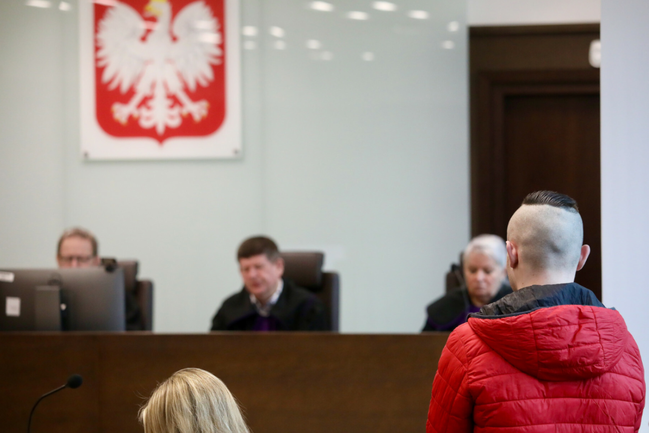 Zaczęło się od odnalezienia zabetonowanego ciała 4-latka. Oto w jakich warunkach żyła jego rodzina.