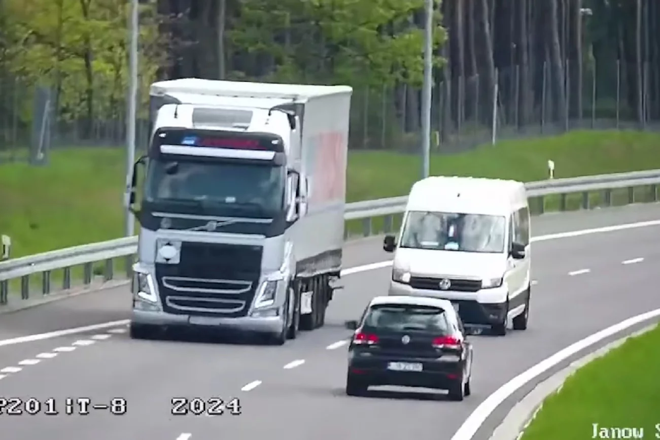 Kobieta wjechała pod prąd na drogę ekspresową. Mrożące krew w żyłach sceny.