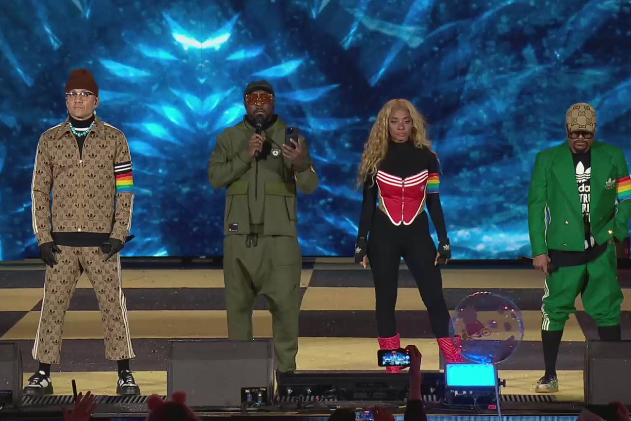 Black Eyed Peas nie przestaje zaskakiwać na "Sylwestrze Marzeń" TVP. Black Eyed Peas nie przestaje zaskakiwać na "Sylwestrze Marzeń" TVP.