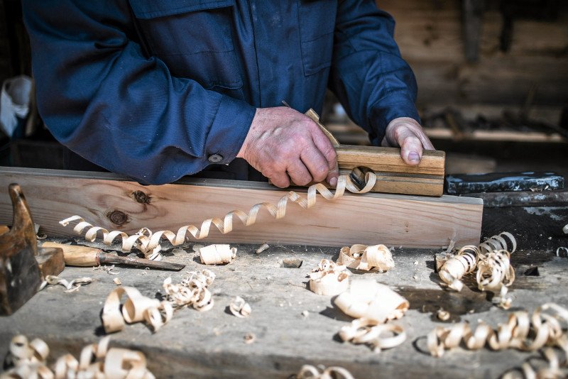 Teatr Narodowy w Warszawie poszukiwał stolarza – oferta stała się przedmiotem drwin.