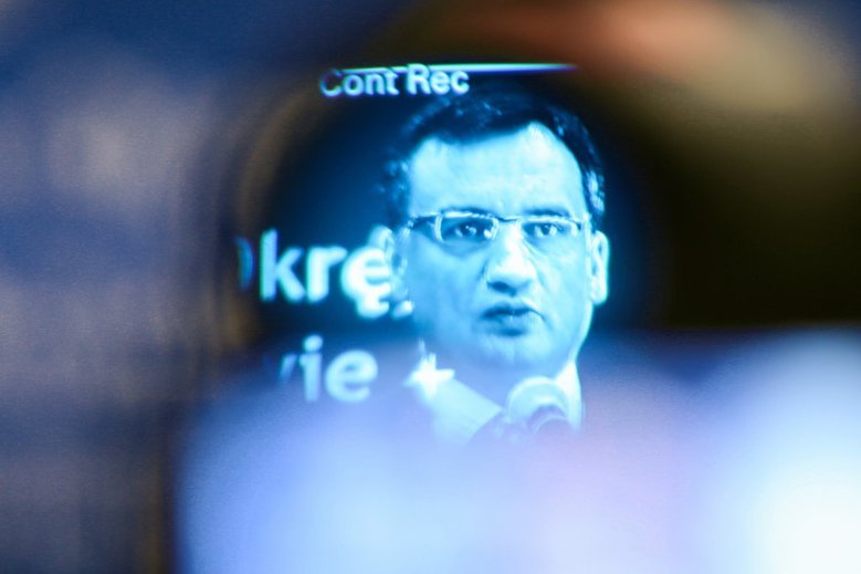 Holandia grozi nam obcięciem unijnych funduszy z powodu nieprzestrzegania praworządności przez polski rząd.