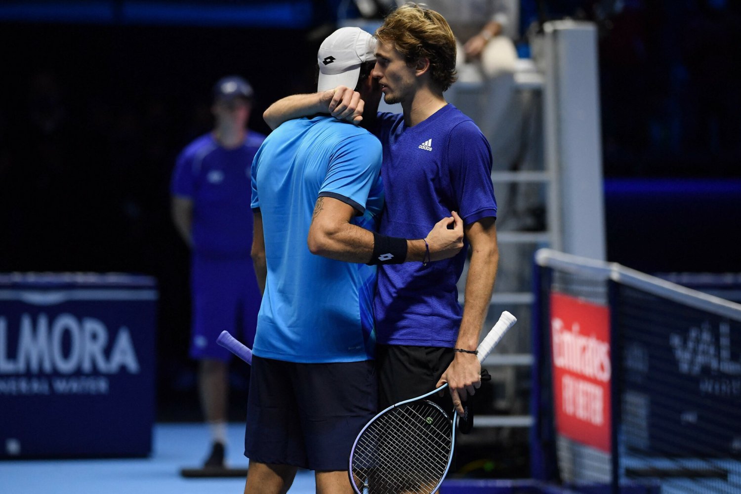 Matteo Berrettini w objęciach Alexandra Zvereva, Włoch nie dokończył meczu