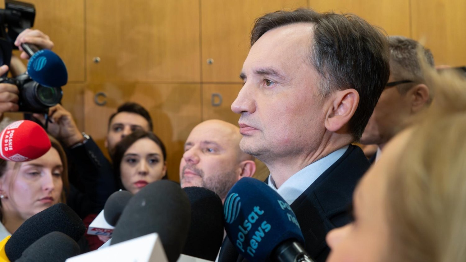 26 zarzutów i spacer po PE Ucieczka czy wycieczka? Ziobro chwali się wolnością w Brukseli.