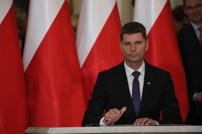 Dariusz Piontkowski przekonuje, że samorządy powinny wziąć na siebie część kosztów rządowej reformy edukacji.