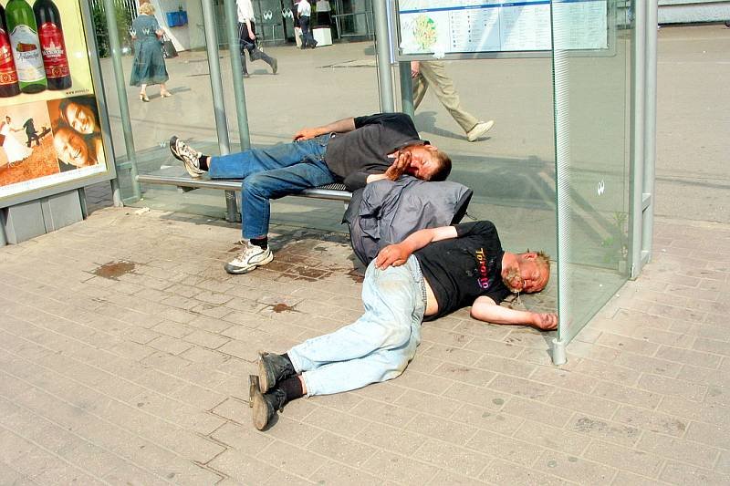 Bezdomni w Moskwy. Teraz tacy ludzie otrzymają wybór między kolonią karną a armią.