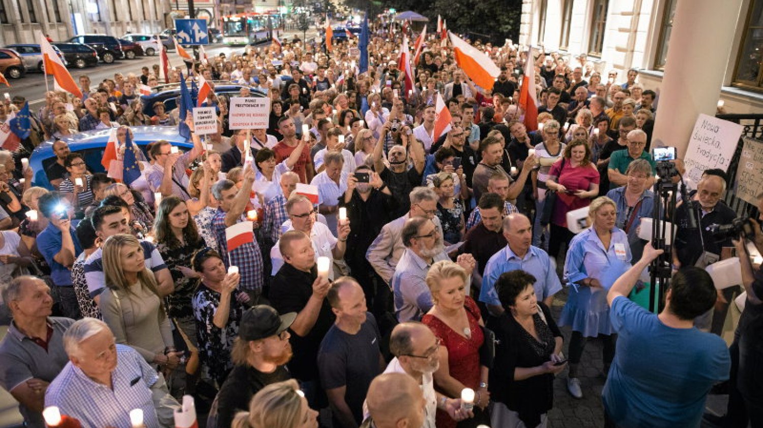 Polacy protestowali w całej Polsce w obronie Sądu Najwyższego. Na zdjęciu w Lublinie.