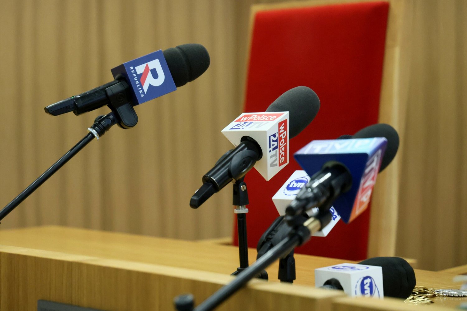 Sprawa koncesji TV Republiki i wPolsce24. Tracą one koncesję