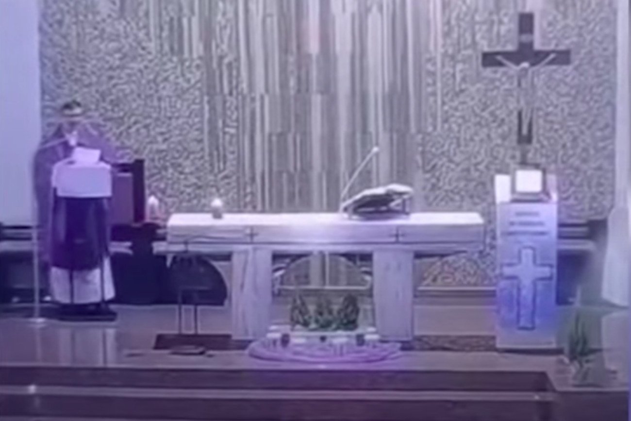 Ksiądz z Przegędzy wyjaśnił parafianom, jak powinna przebiegać kolęda.