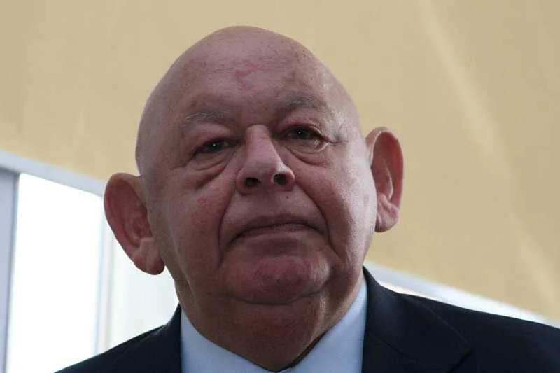 Jerzy Urban o procesie z Donaldem Tuskiem: Przepraszam, że przeze mnie premier robi z siebie idiotę.