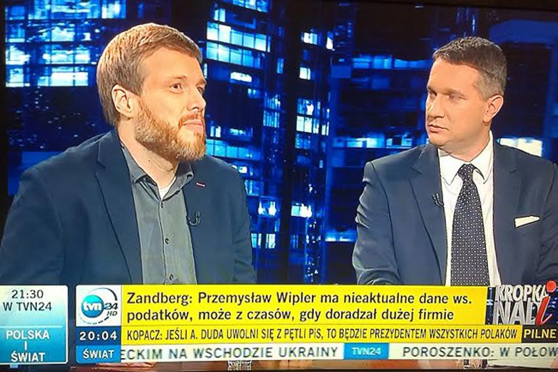 Adrian Zandberg zmiażdżył Przemysława Wiplera w "Kropce nad i". Pamiętajmy jednak, że w środę u Moniki Olejnik starli się dwaj politycy i skrajnych poglądach.