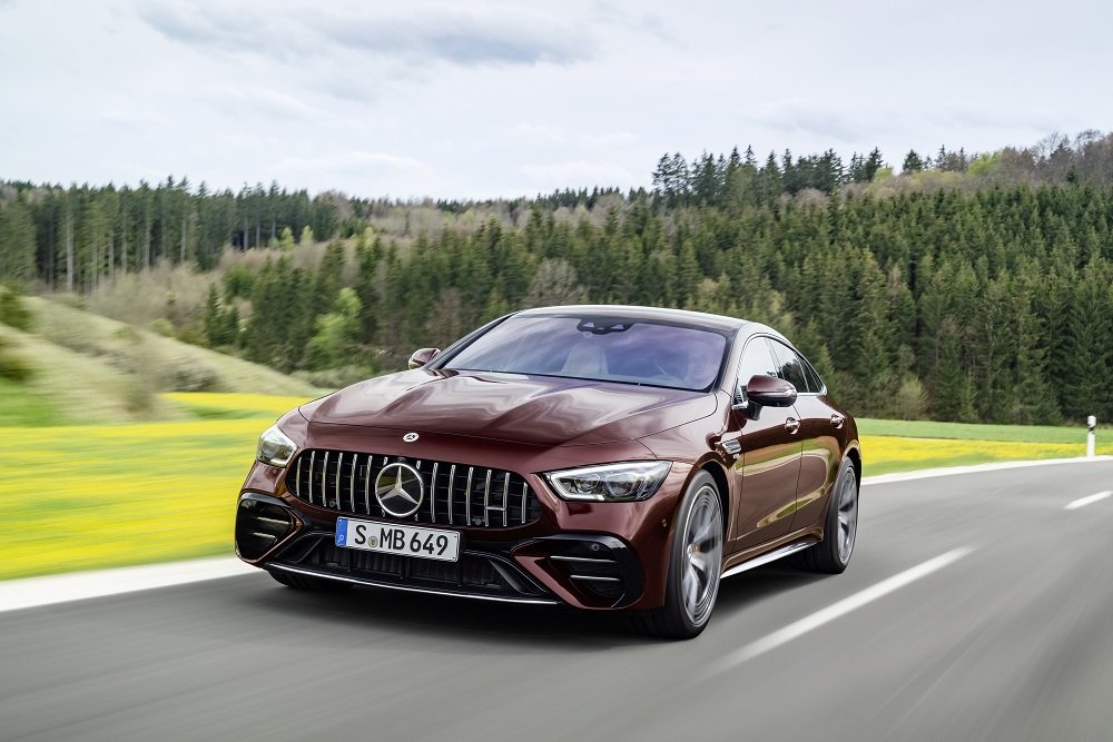 Mercedes AMG GT 4-door coupe to skrajnie sportowa i luksusowa limuzyna.