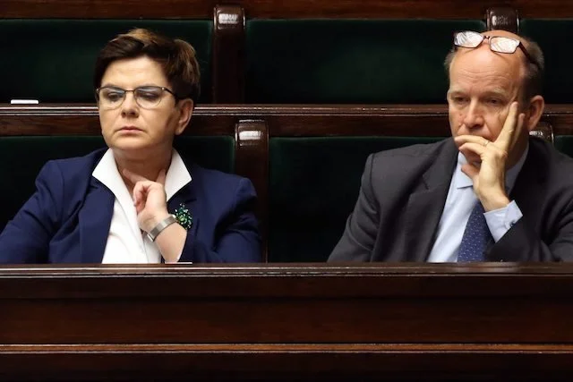 Premier Beata Szydło i minister zdrowia Konstanty Radziwiłł. Solidaryzują się ze służbą zdrowia. Na razie głównie słowem.