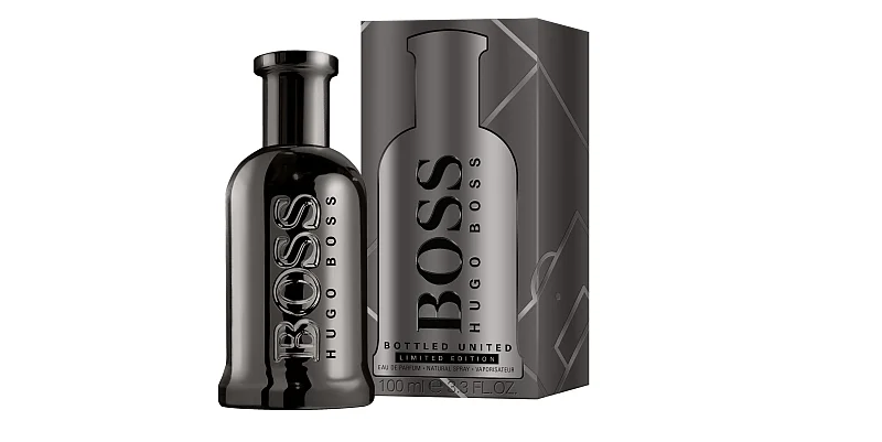 Na sklepowe półki BOSS Bottled United trafia we flakonie z błyszczącym metalicznym wykończeniem, który zamknięto w odświeżonym opakowaniu zewnętrznym w kolorze matowej czerni ze srebrnym wytłoczeniem