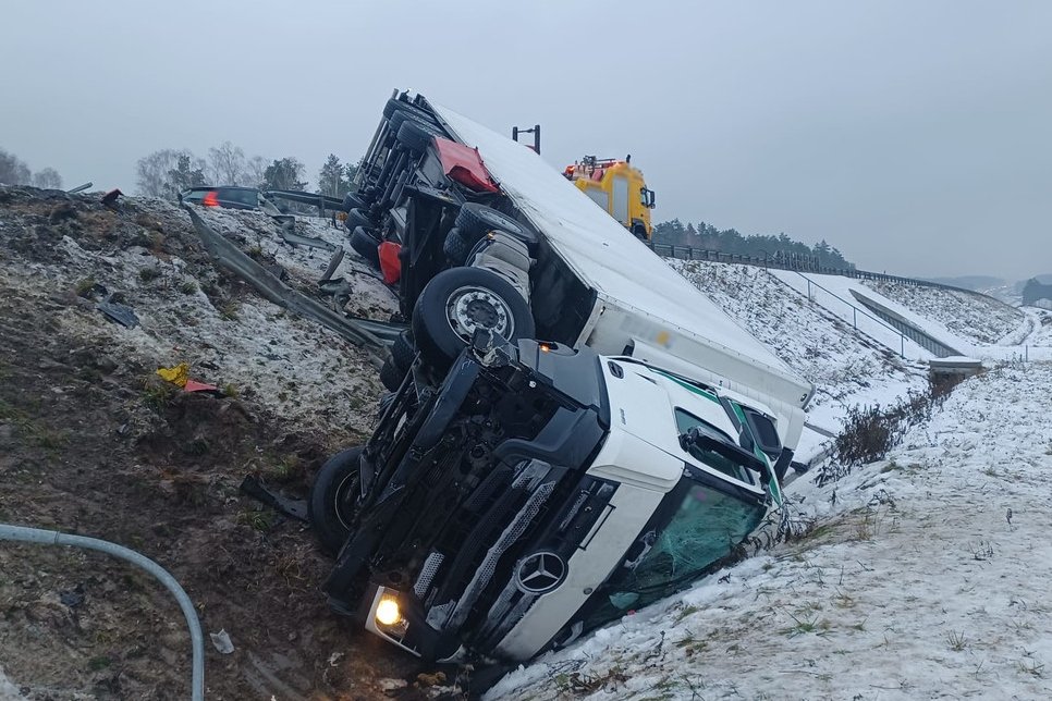 Do kolizji doszło na wysokości węzła Gryźliny koło Olsztyna.