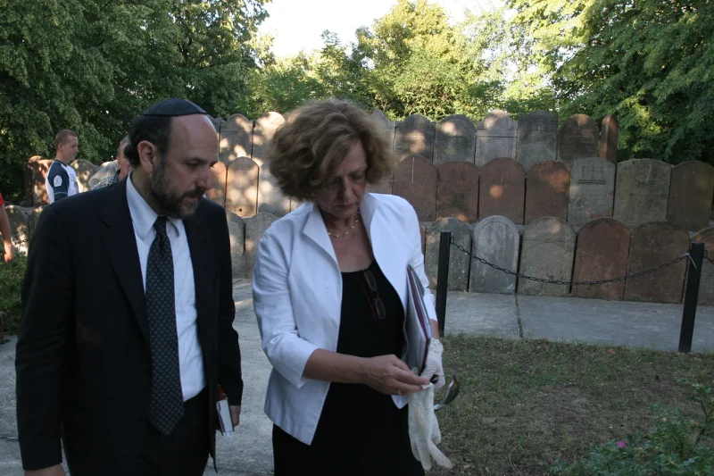 Rocznica Pogromu Żydów w Kielcach. Naczelny rabin Polski Michael Schudrich i Ewa Junczyk-Ziomecka.