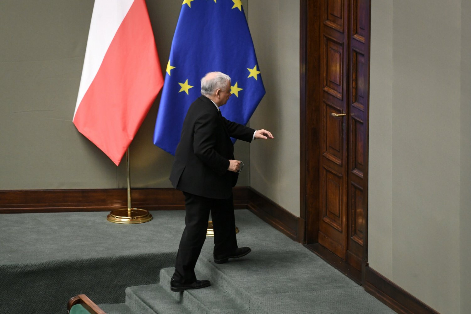 Jarosław Kaczyński i drzwi marszałkowskie w Sejmie