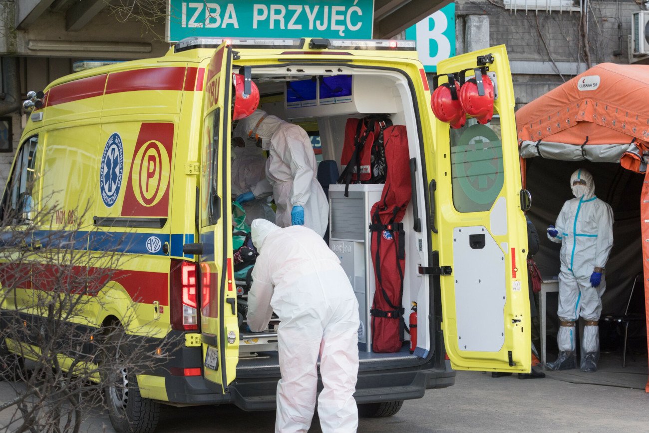 Ile zakażeń koronawirusem 15 marca? Nowy raport MZ o COVID-19