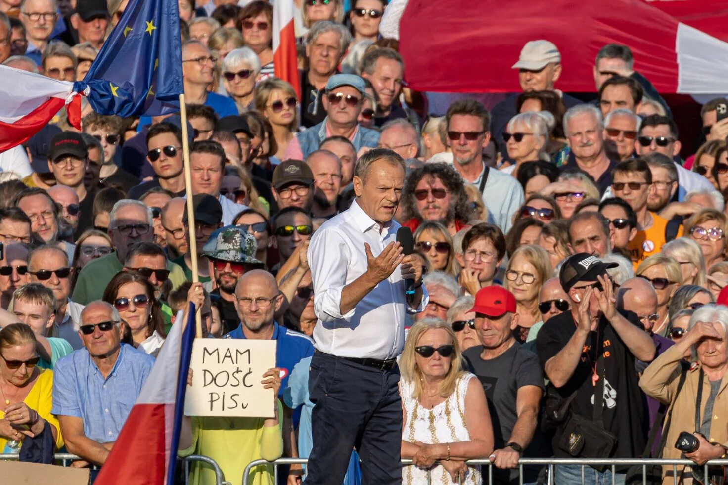 Sondaż IBRiS: Koalicja Obywatelska jest coraz bliżej Prawa i Sprawiedliwości.
