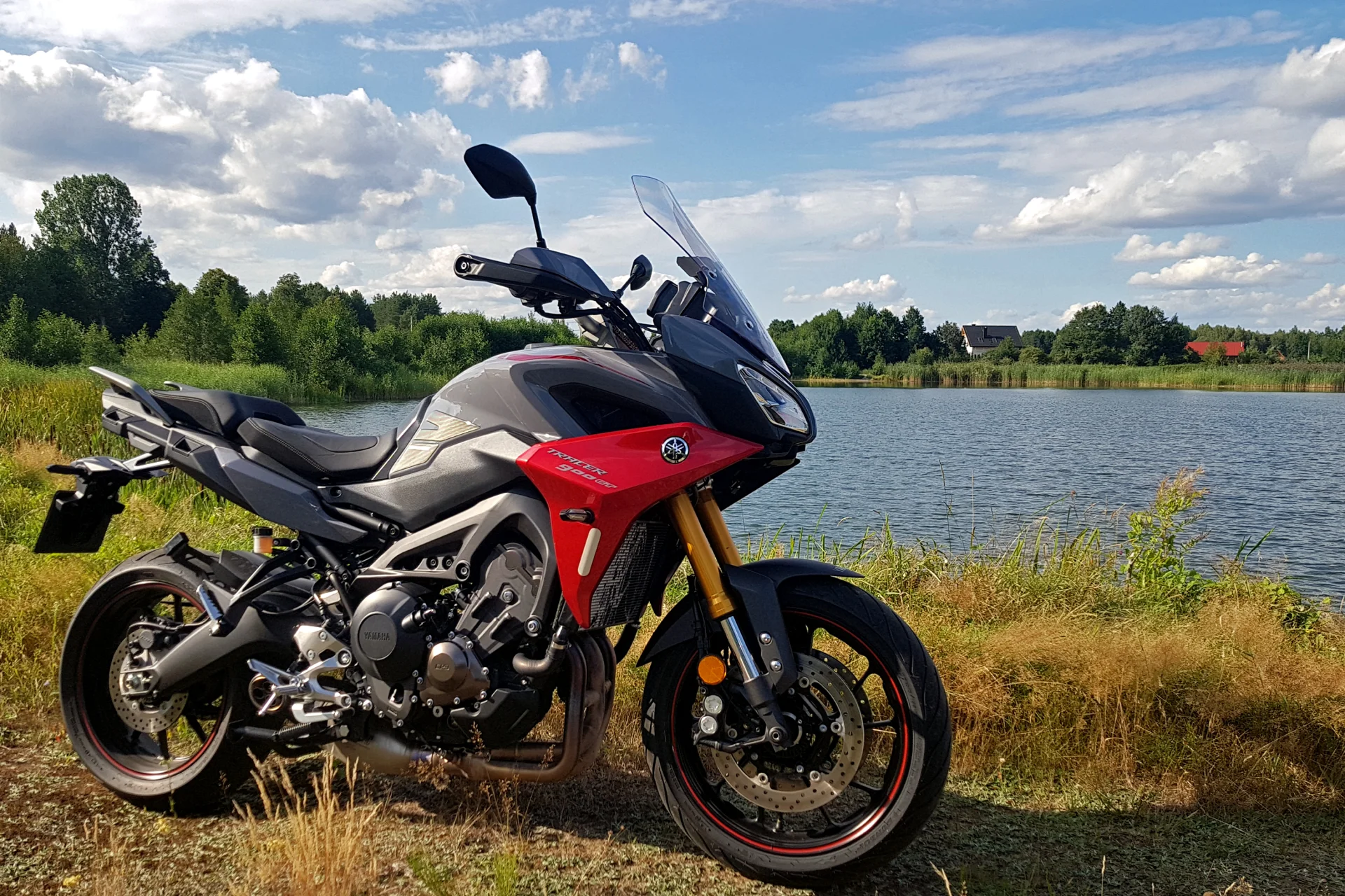 Yamaha Tracer 900 to bardzo udany model motocykla turystycznego.