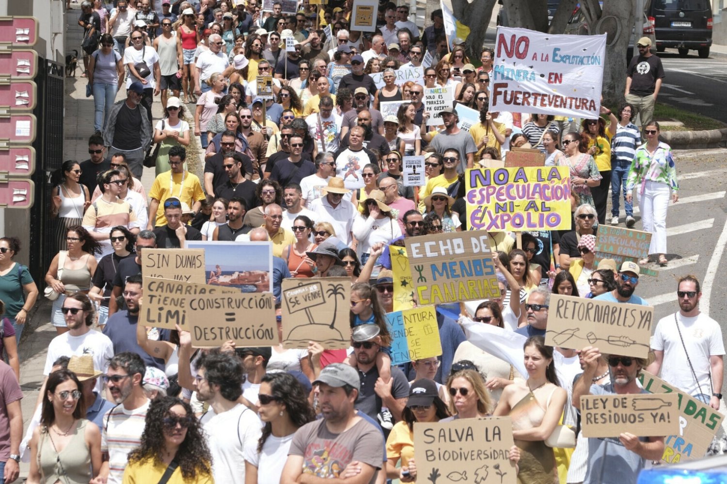 Mieszkańcy Wysp Kanaryjskich protestują. Mają dość turystów.