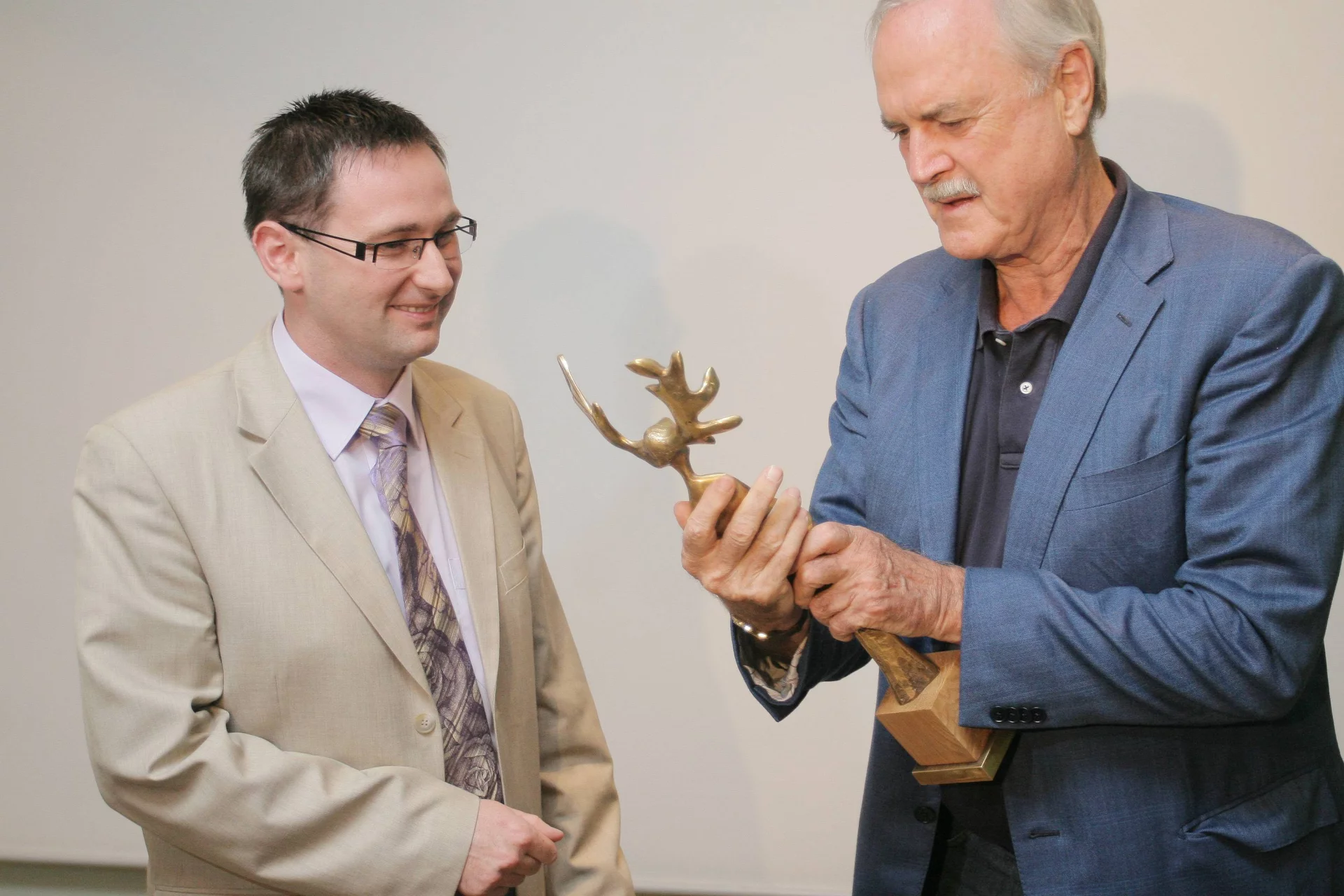 Daniel Obajtek i John Cleese? Nieznane fakty z życia popularnego polityka