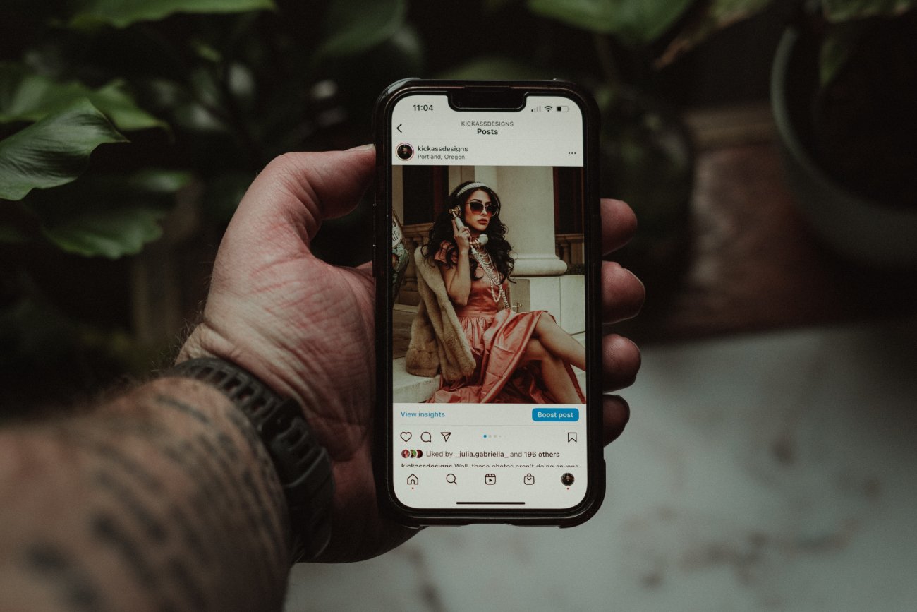 Faceci lajkują zdjęcia innych kobiet. Ale nie musisz się na to godzić