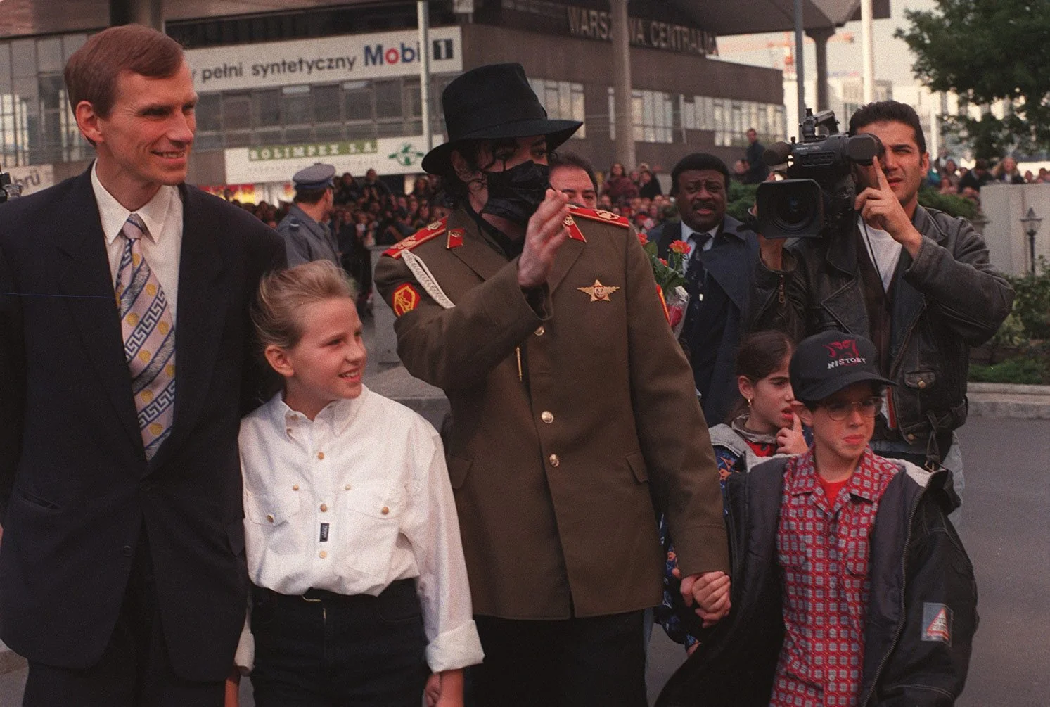 Michael Jackson z ówczesnym prezydentem Warszawy, Marcinem Święcickim.