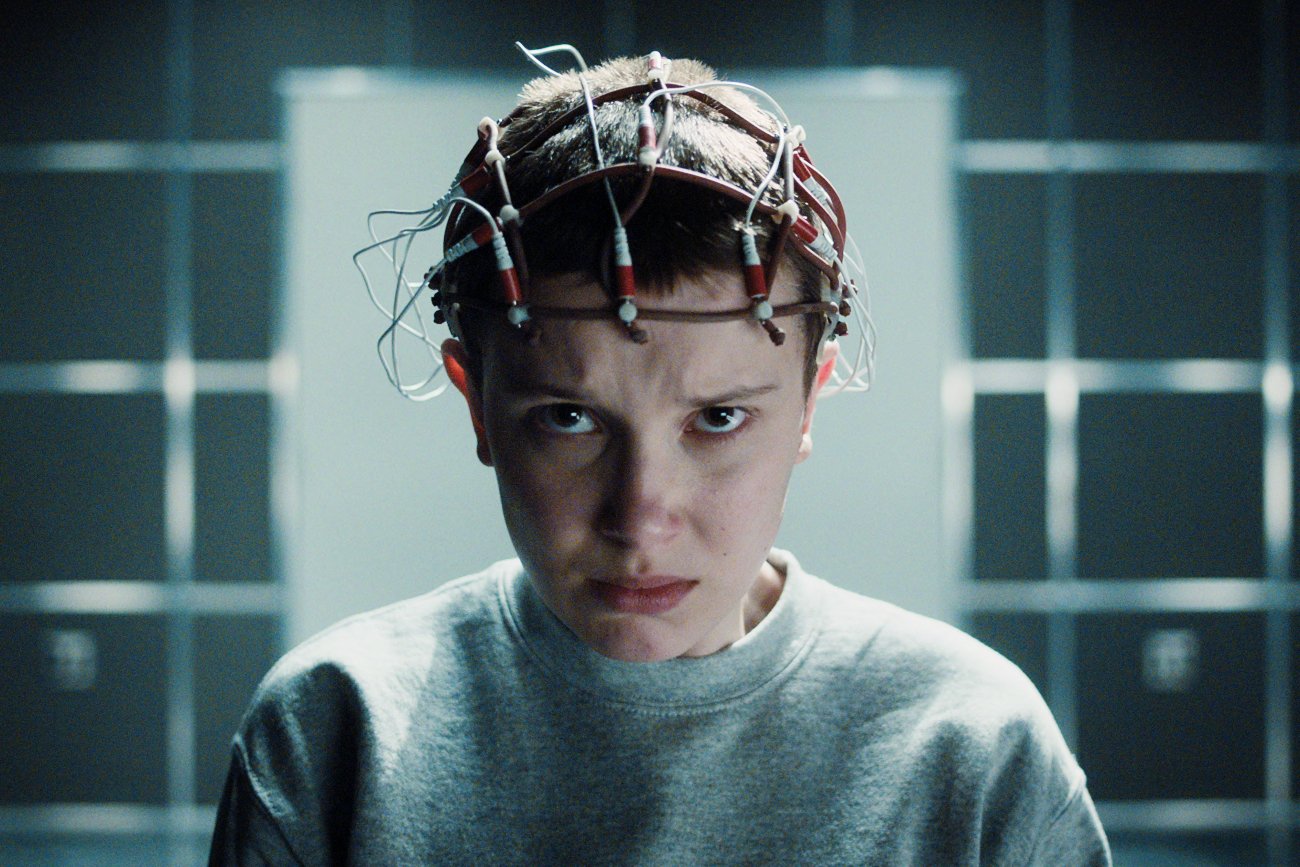 Millie Bobby Brown jako Jedenastka w "Stranger Things 4".