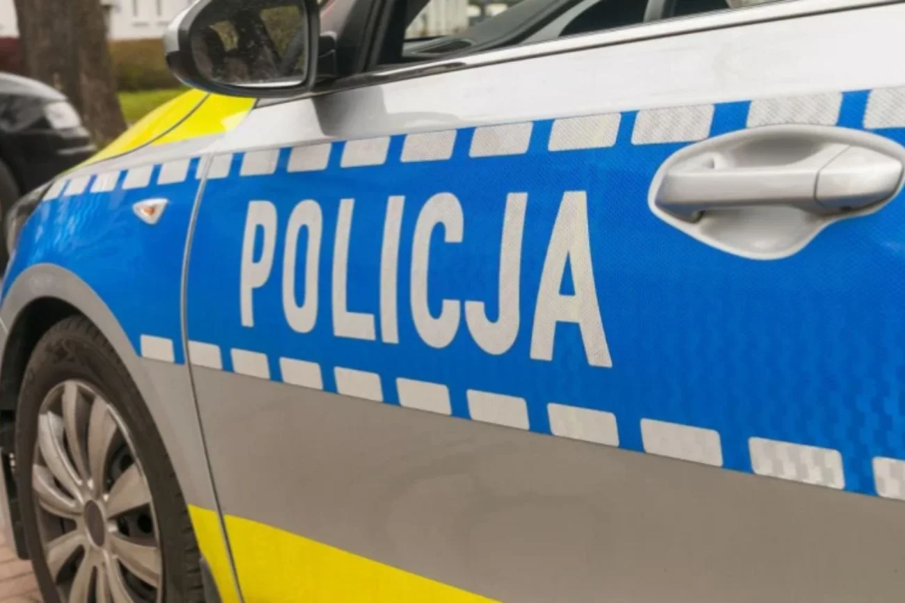 Okradziono dom jubilera. Trwa policyjna obława za sprawcami. Kradzież w domu jubilera w Kępnie. Sprawcy zabrali biżuterię wartą 200 tys.