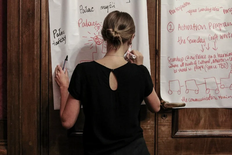 Przez niemal tydzień studenci z Polski i USA pracowali nad projektami, które "odczarują" spojrzenie na warszawski Pałac Kultury