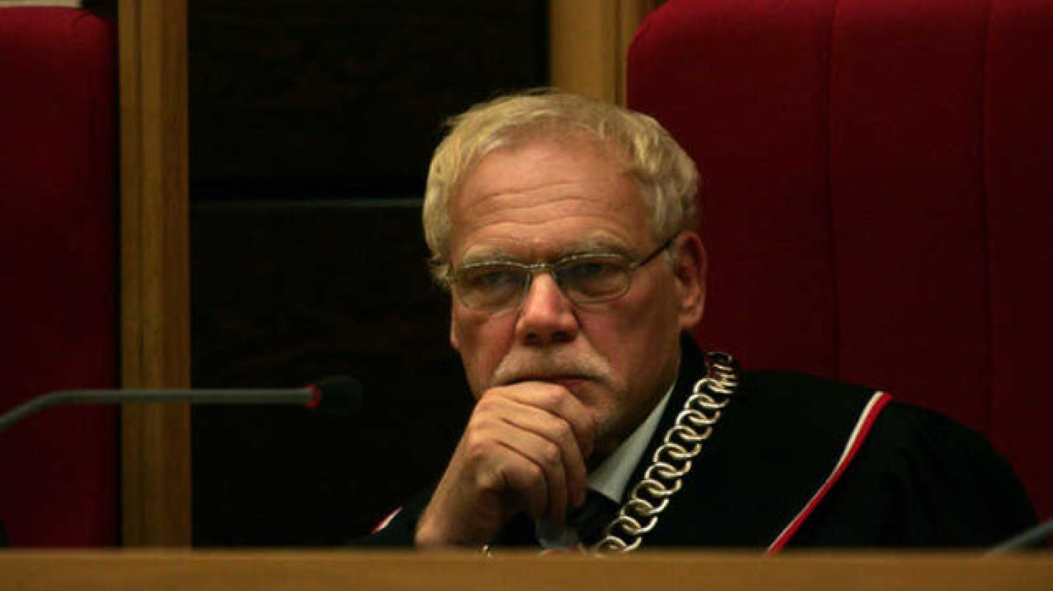 Prof. Marek Safjan  to m.in. były prezes Trybunału Konstytucyjnego i  sędzia Trybunału Sprawiedliwości Unii Europejskiej
