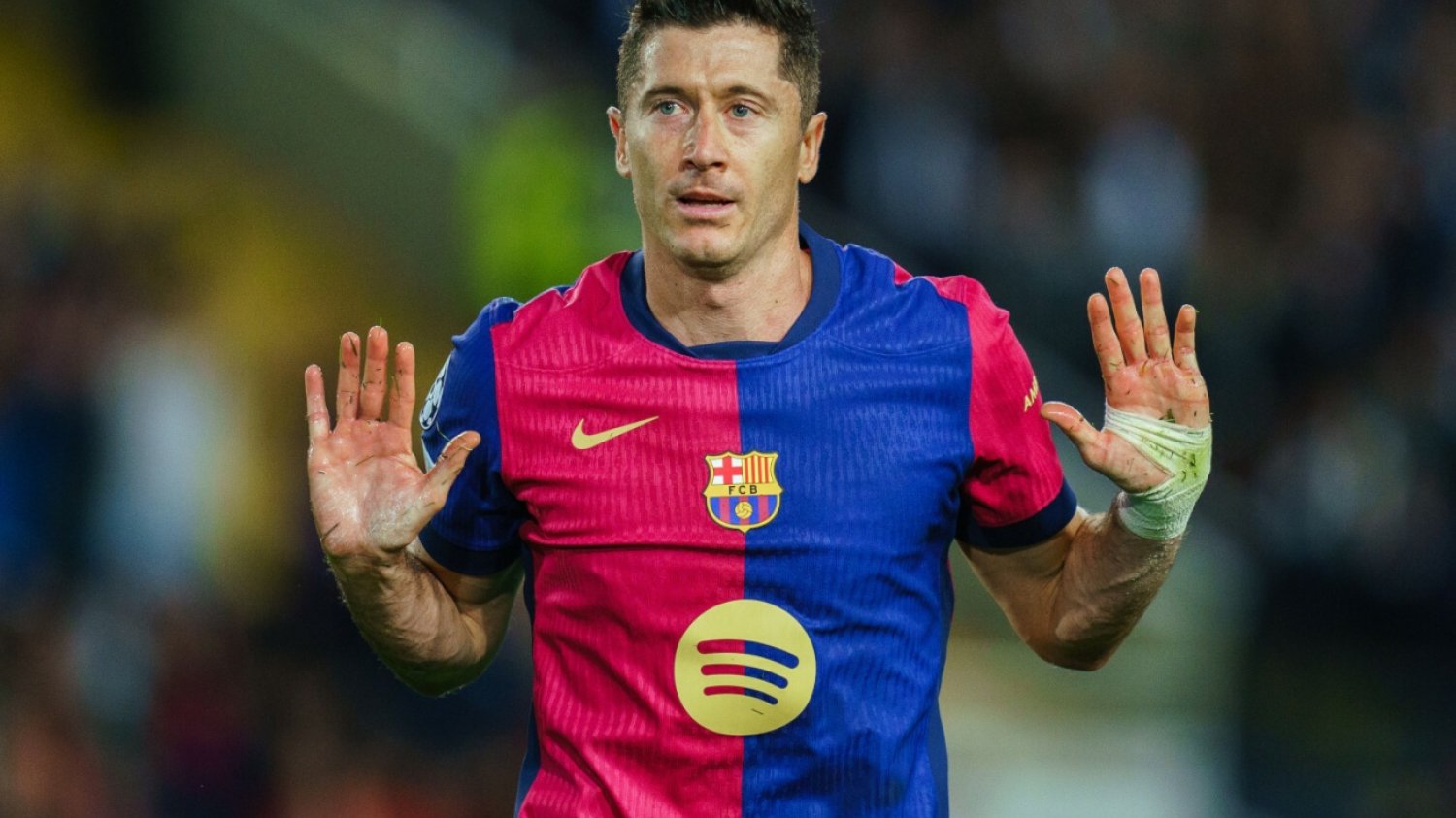 Niezwykłe zachowanie piłkarza. Lewandowski strzelił gola, ale się nie cieszył.