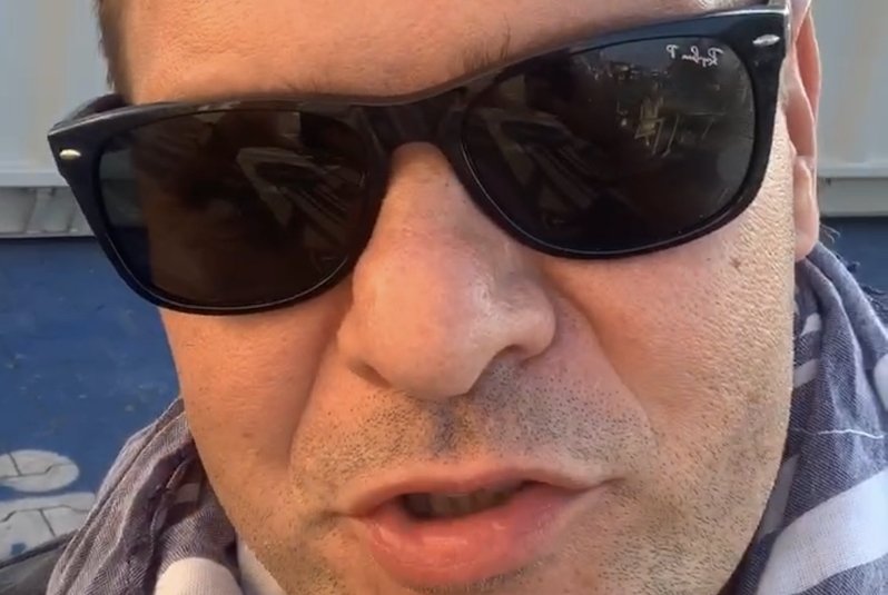 Tomasz Karolak zapowiedział, ze już nigdy nie zrobi zakupów w IKEI. Powód? Aktor został wyproszony ze sklepu za brak maseczki chroniącej przed koronawirusem.