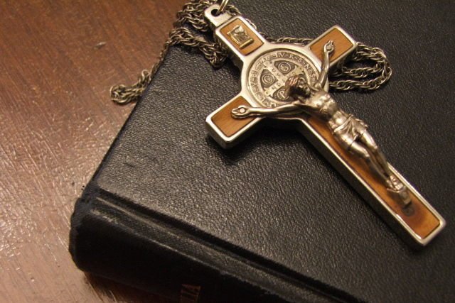 Członkowie rodziny, która odprawiała w Lublinie amatorskie egzorcyzmy, zostali przewiezieni do szpitali