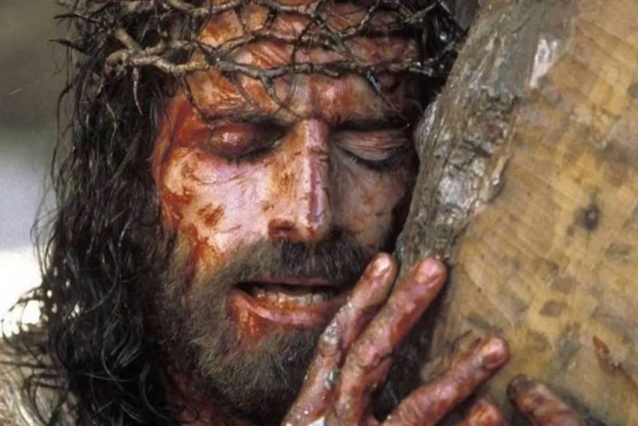 Jim Caviezel jako Jezus w filmie "Pasja".