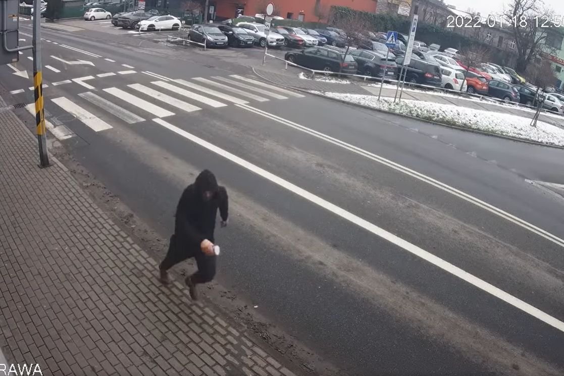 49-letni mężczyzna został oblany kwasem w Kaliszu. Policja poszukuje napastnika.