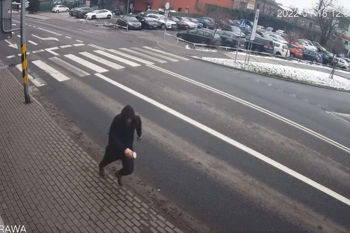 49-letni mężczyzna został oblany kwasem w Kaliszu. Policja poszukuje napastnika.