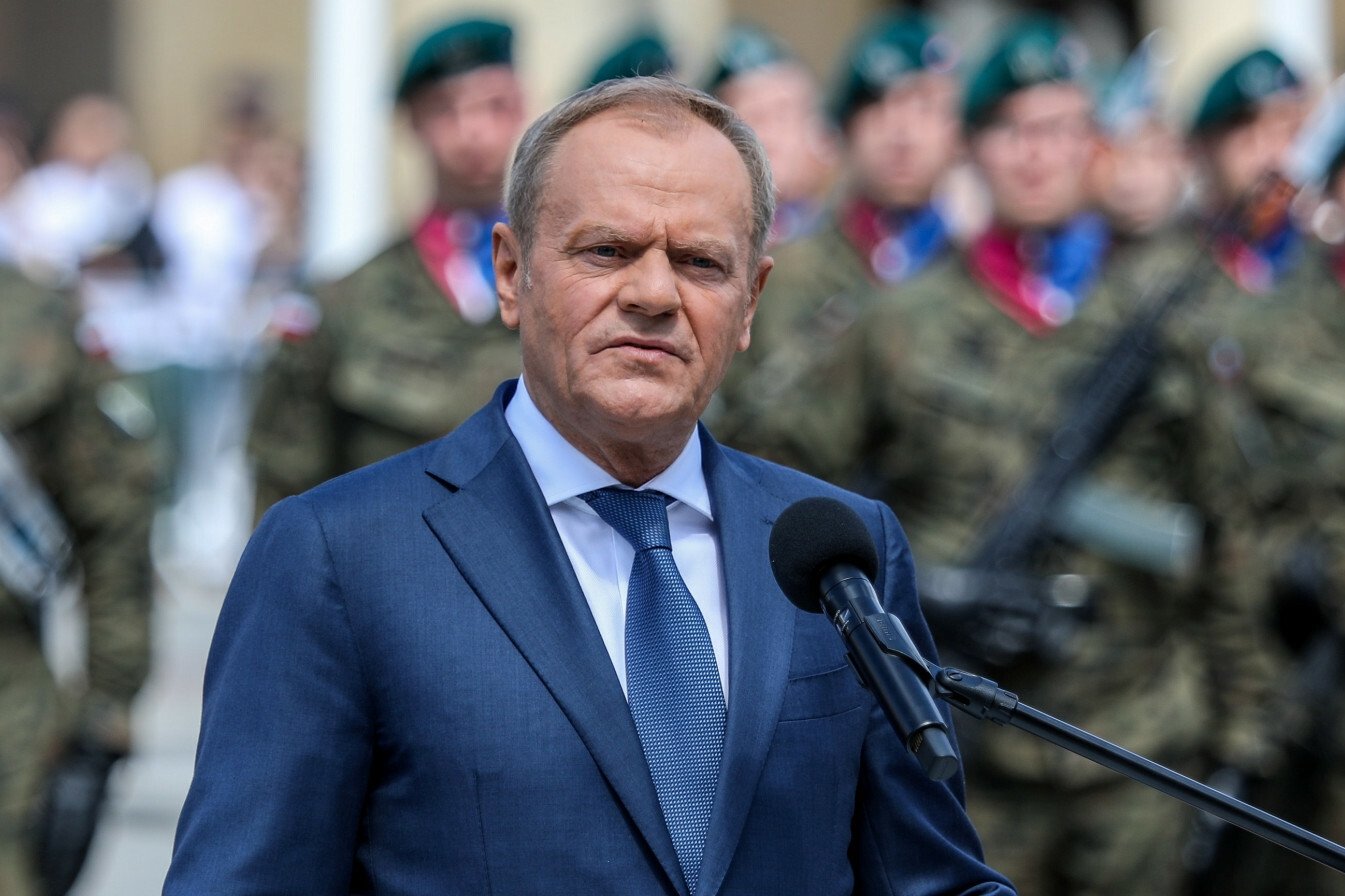 Tusk zarządzi wielką mobilizację wojskową? Wiadomo, co stoi za depeszą PAP.