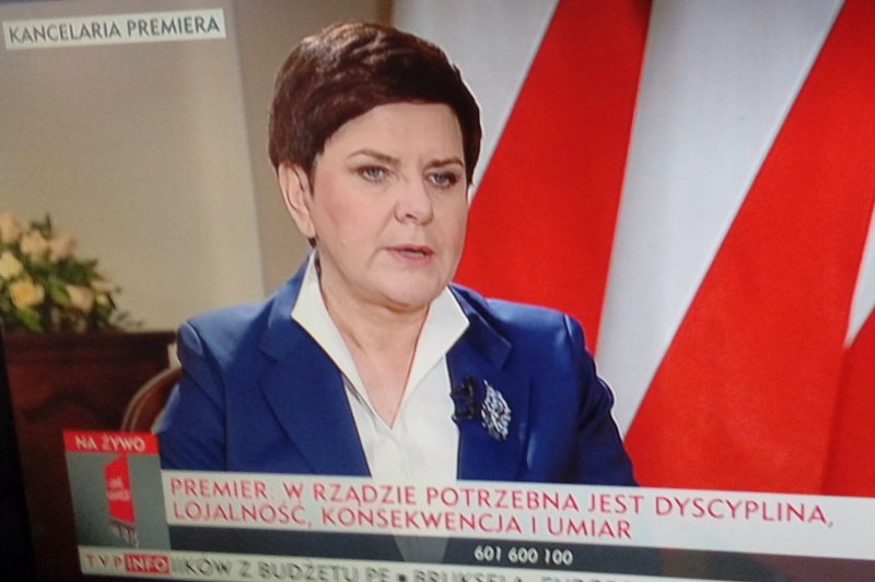 Szydło dyscyplinuje ministrów. Tak bardzo ubodło ją parę szczerych słów jednej z niewielu chwalonych postaci w rządzie