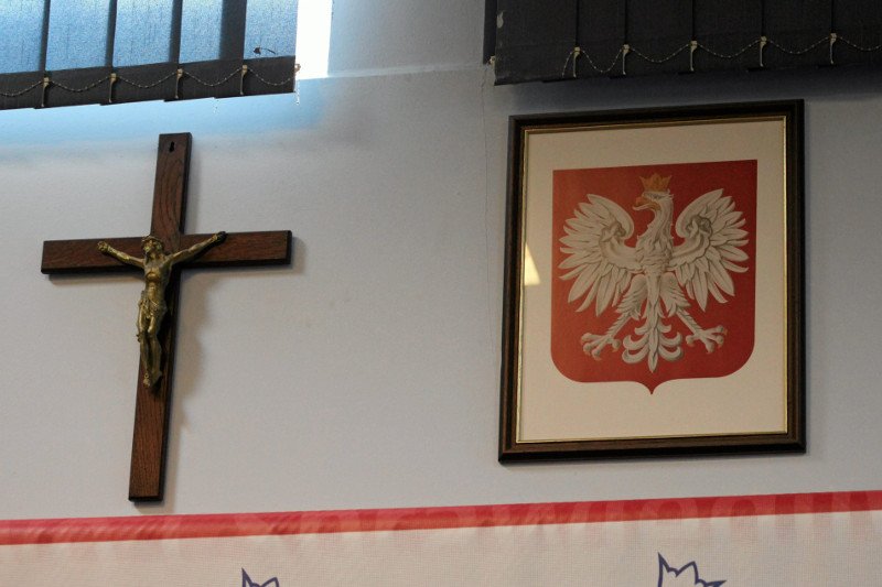 Czy czeka nas nowe godło z krzyżem?