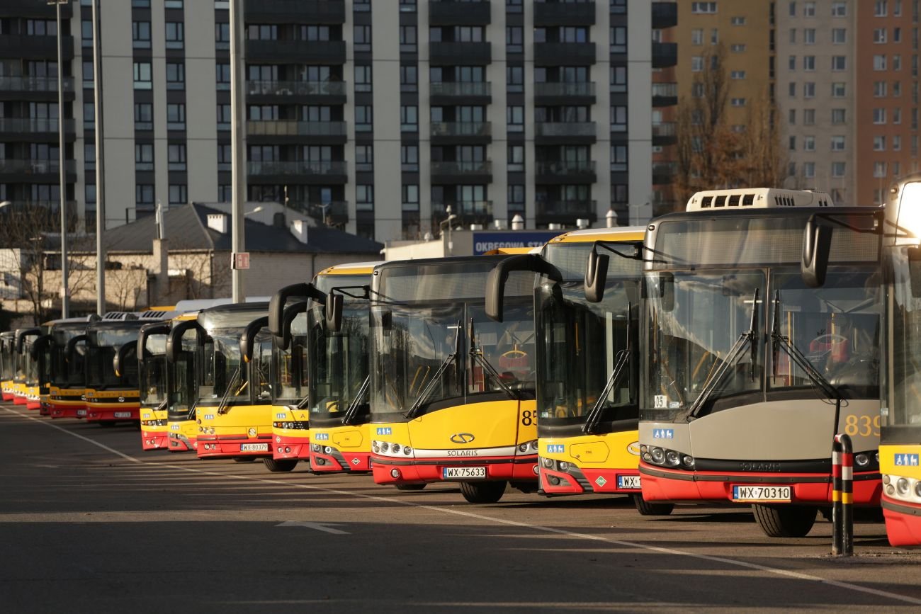 Awaria w komunikacji miejskiej w Warszawie. Kontrole biletów wstrzymane.