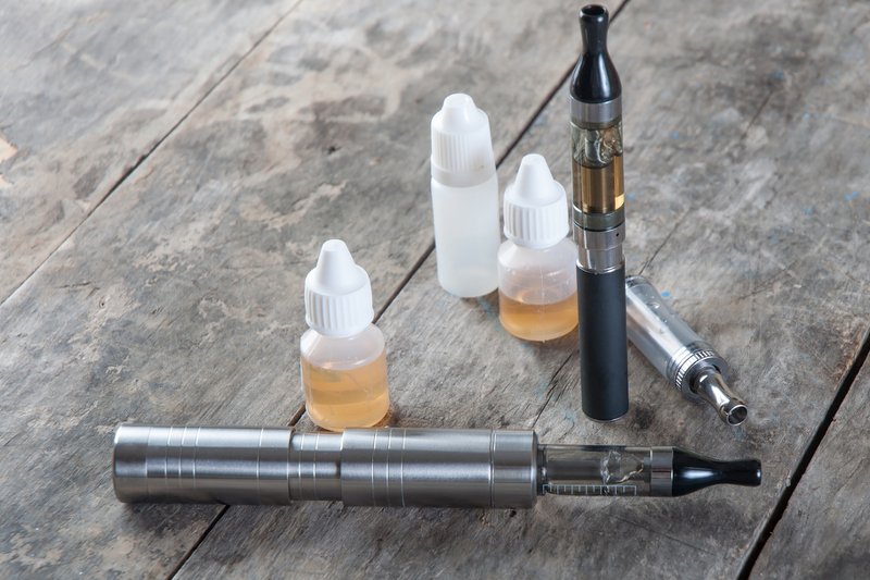 Unia Europejska ureguluje także kwestie związane z e-papierosami.