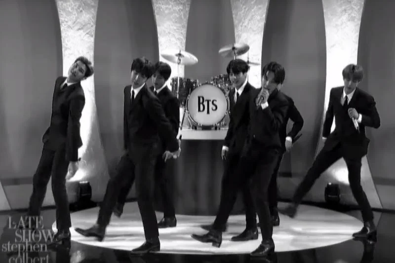 Koreańczycy wykonali w programie piosenkę "Boy With Luv".