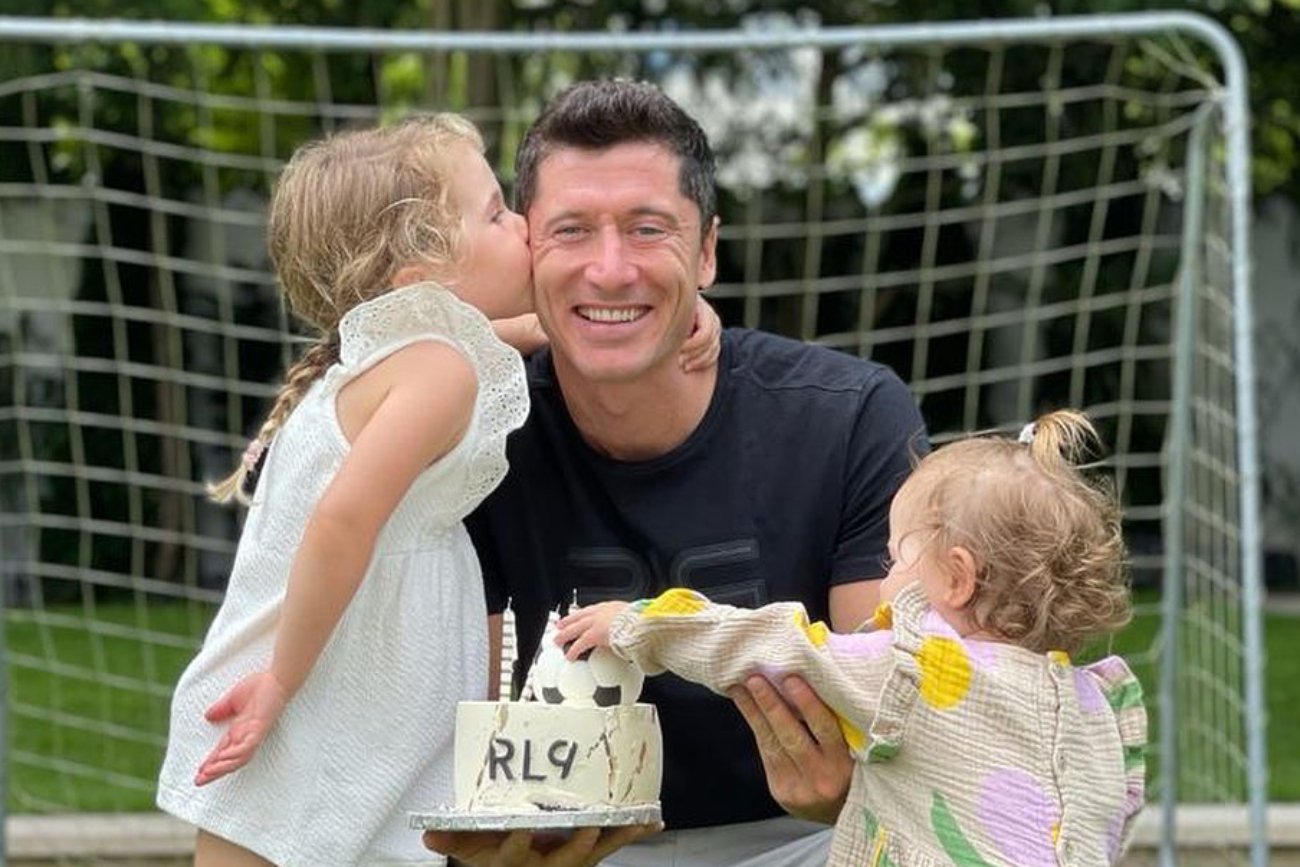 Robert Lewandowski opowiedział o relacji z córkami. Starsza Klara zaczyna wypytywać go o pracę