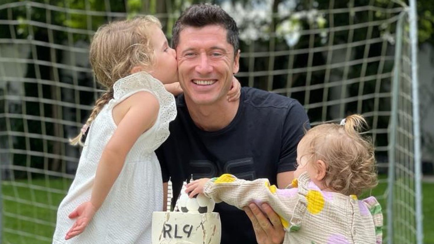 Robert Lewandowski opowiedział o relacji z córkami. Starsza Klara zaczyna wypytywać go o pracę